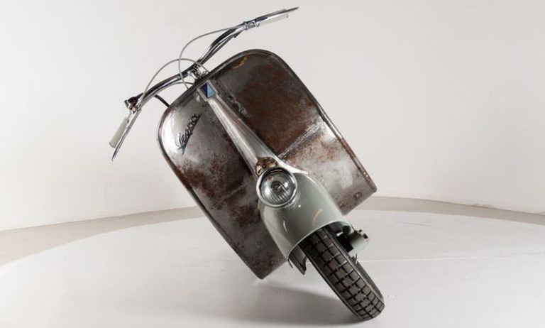 Σε δημοπρασία η παλαιότερη Vespa