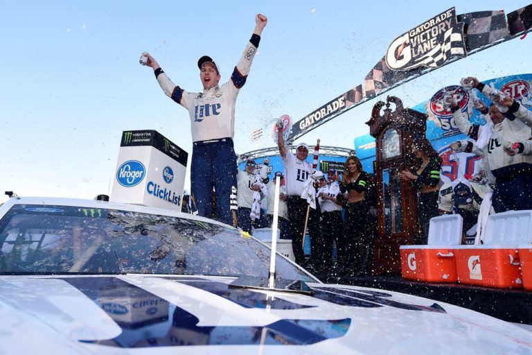 Βρισίδια, τσακωμοί και πολλά ακόμη στο Race Scan του Martinsville (vid) Βρισίδια, τσακωμοί και πολλά ακόμη στο Race Scan του Martinsville (vid)