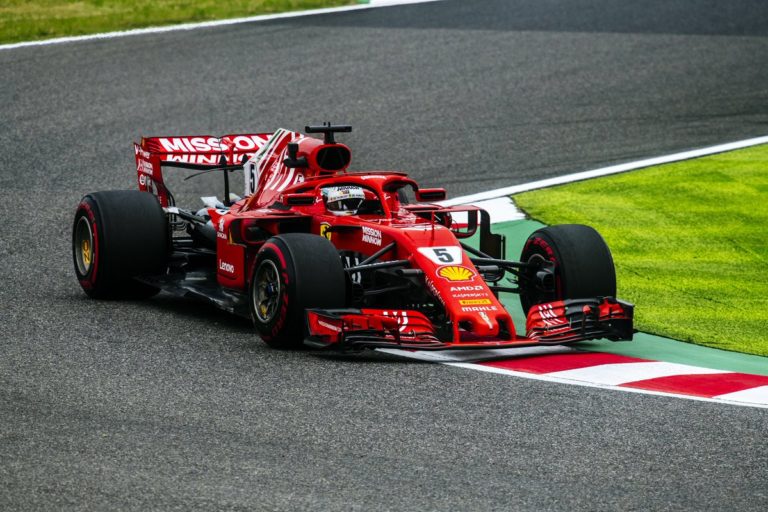 Χαρούμενος από τη Παρασκευή ο Vettel που επιμένει πως η Ferrari μπορεί να βελτιωθεί