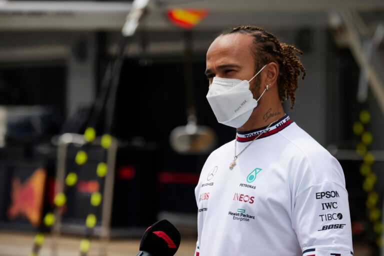 Hamilton: «Ο Verstappen νιώθει ότι έχει πολλά να αποδείξει» Hamilton: «Ο Verstappen νιώθει ότι έχει πολλά να αποδείξει»