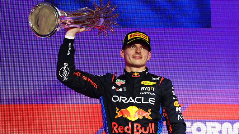 O Horner πέταξε «σπόντα» για τον Verstappen: «Δεν αναγκάζουμε κανέναν να είναι στην ομάδα» O Horner πέταξε «σπόντα» για τον Verstappen: «Δεν αναγκάζουμε κανέναν να είναι στην ομάδα»