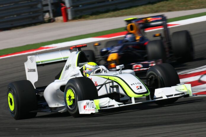 F1 V8